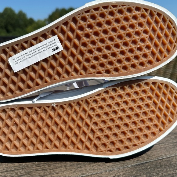 ⭐️⭐️ NEW Vans Women's High-Top Sneakers - Peach and Off-White Sz 9 NWOB - Picture 7 of 7